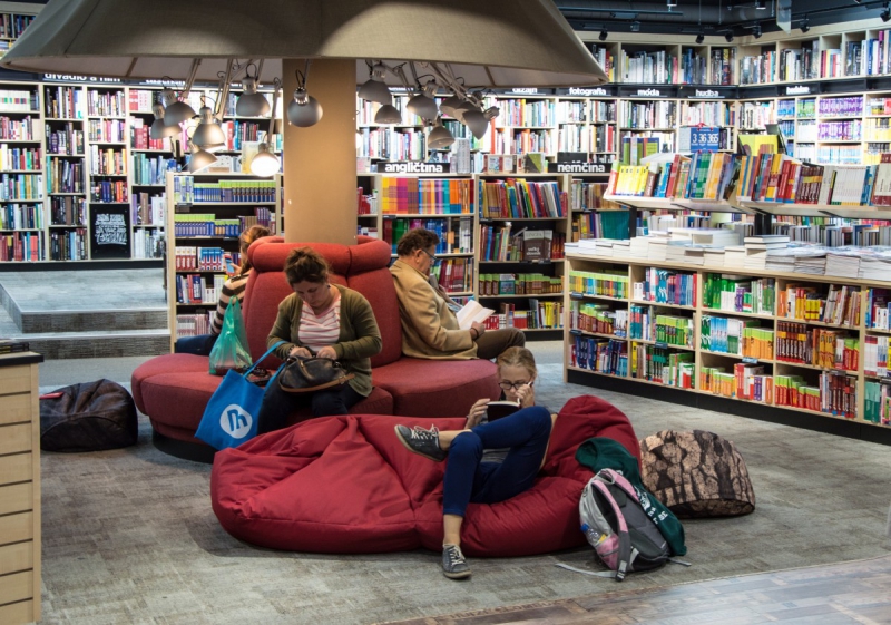 ecommerce-LA ROCHETTE-min_books_bookstore_book_reader_readers_reading_shop_sale_books-849006
